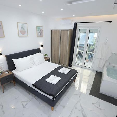 Apollo 2 Bd Jacuzzi Suite Athens Luaran gambar