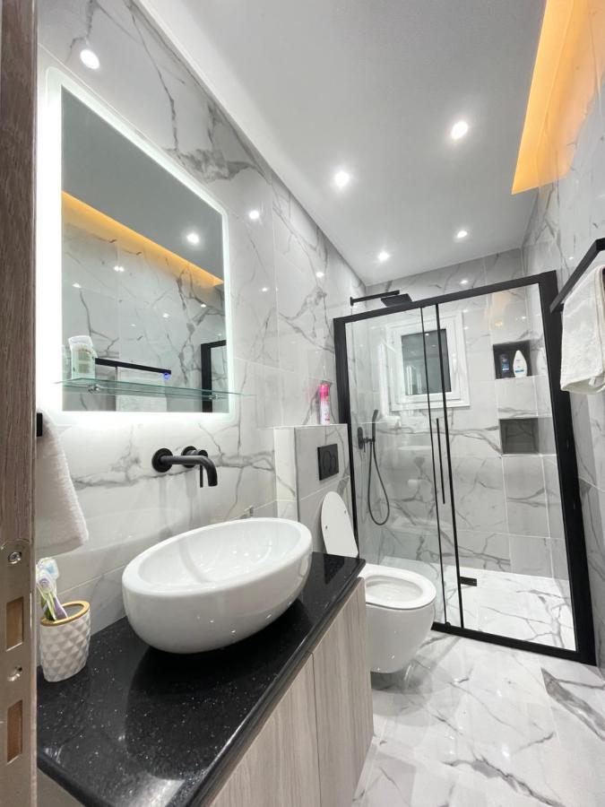 Apollo 2 Bd Jacuzzi Suite Athens Luaran gambar