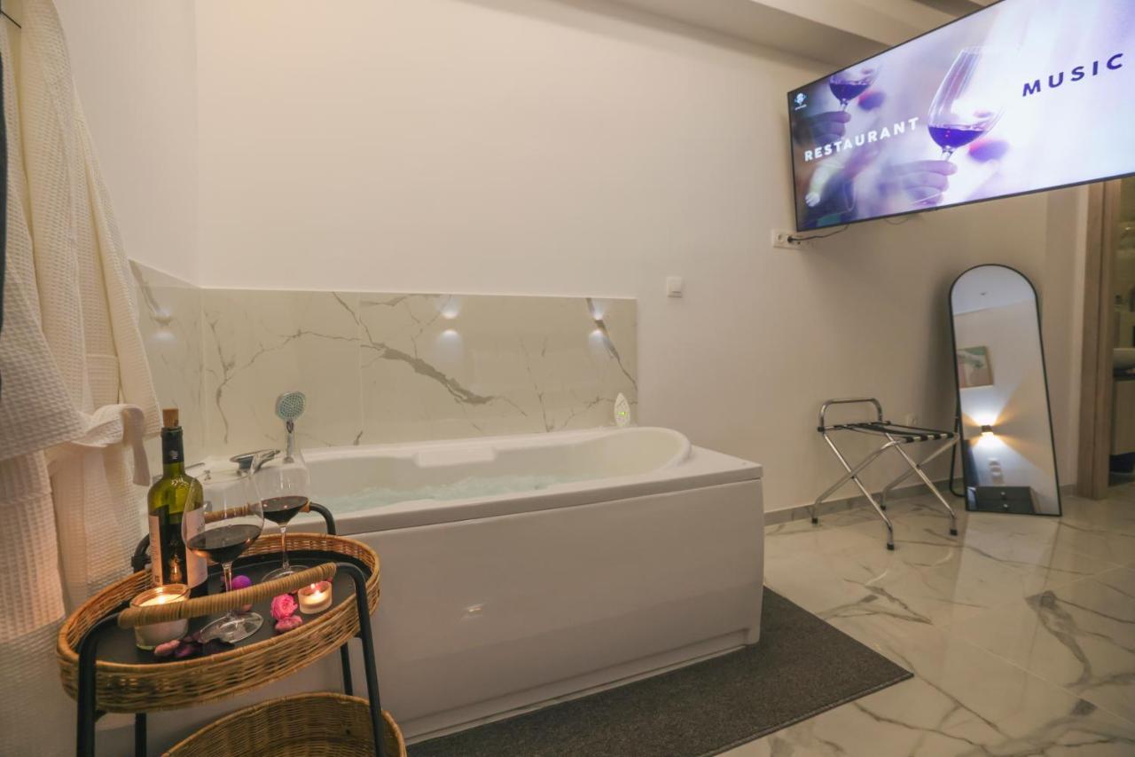 Apollo 2 Bd Jacuzzi Suite Athens Luaran gambar